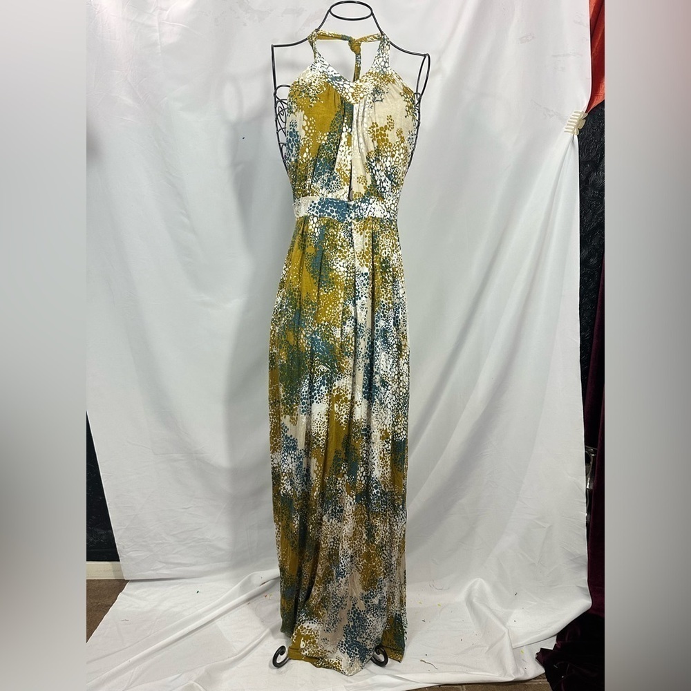 Chic Floral Maxi Dress in Green and Cream